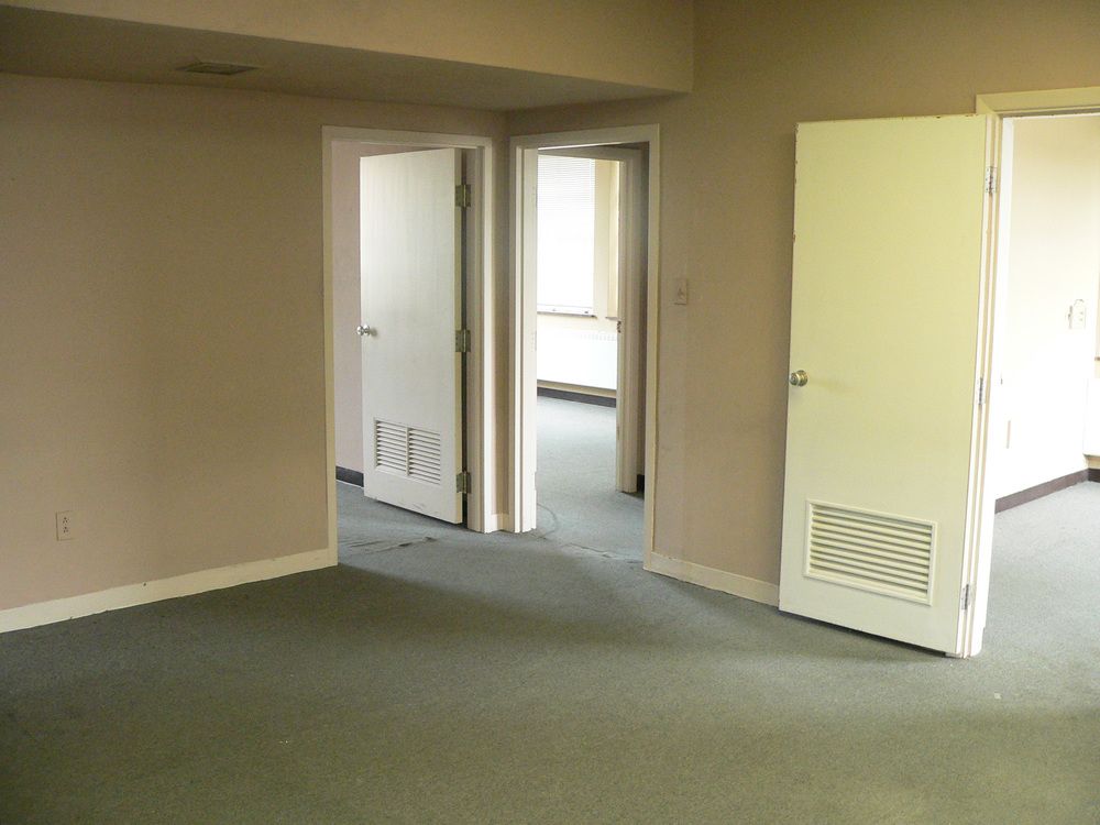 Two-Story Office Building: 111 S 4th St, Danville, KY 40422